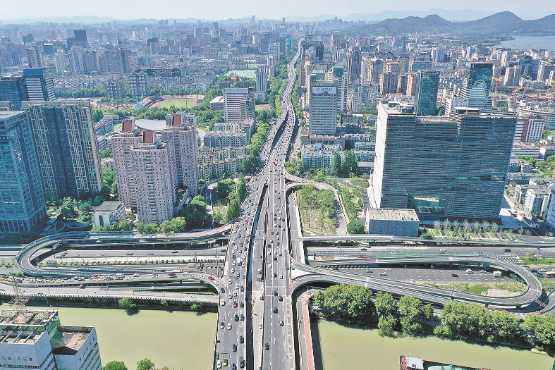 中河立交桥是杭州主城区南北交通中轴线的中心节点,本次开通的5条转换