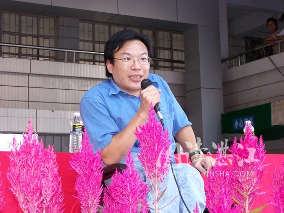 http://news.xinhuanet.com/photo/2011-08/23/121896753_451n.jpg