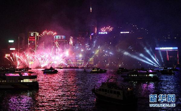 （社会）（4）香港举行烟火表演庆祝新年