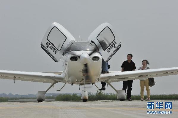 http://news.xinhuanet.com/photo/2011-08/27/121920106_61n.jpg