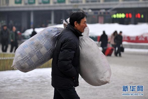 （关注春运）（2）风雪踏归途