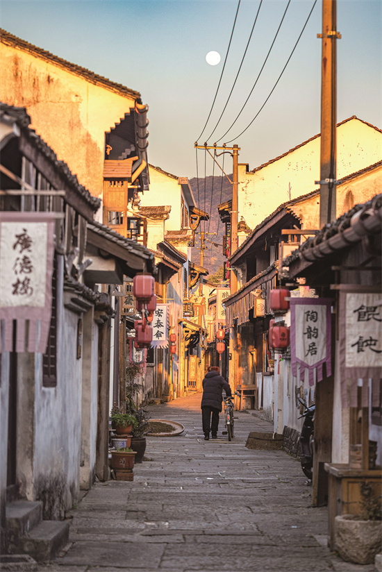 老洋房、务本堂、二桥书屋……杭州欢潭古镇这条老街上保存着萧山最完整的古代建筑群