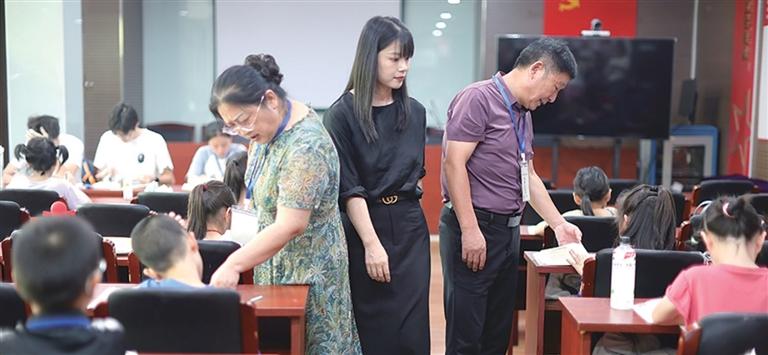 滨盛社区“老园丁课业营”很受欢迎 记者 江玥 摄