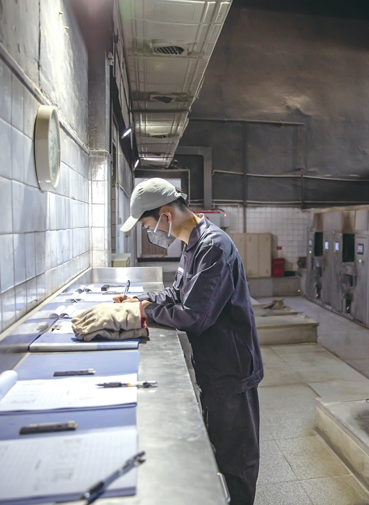 许堂银在火化操作记录表上登记