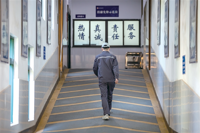 23岁的火化工许堂银