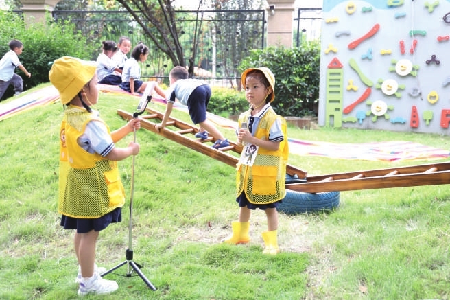 童蒙幼儿园大班萌娃化身小主播