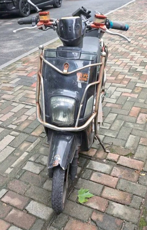 平常骑的电瓶车 记者 刘抗 摄